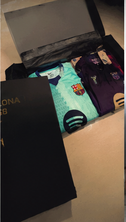 Customer wearing a MATCHWEEK football jersey